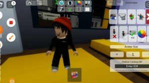 показываю коды и играю в Roblox брукхейвен страшный скин спомощью кодов?