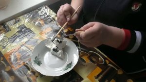 эксперимент краски .черный и бежевый цвет