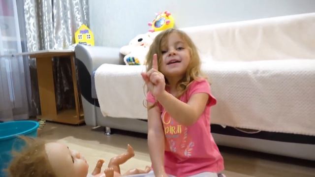 БЕБИ БОН СБОРНИК видео с куклами Беби Борн Евой и Лизой ( Baby Born doll ) смотреть онлайн