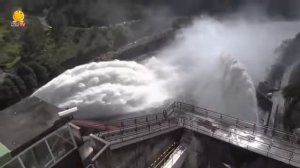 Сброс воды на крупнейших плотинах мира