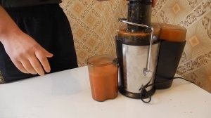 Тестируем соковыжималку. Добываем морковный сок :)