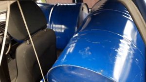 Сколько бочек  220л влезет в пятнашку?