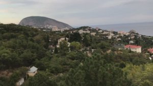 По Крыму пешком. Мост над Гурзуфом. Ялта. Район Холма Славы и набережная