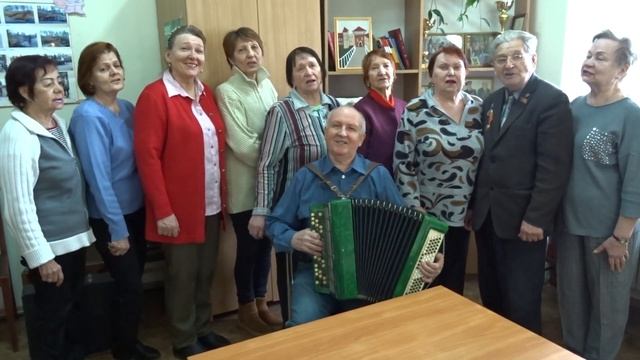 Флешмоб в поддержку песни "Смуглянка"  ансамбль ветеранов  г . Калининграда Россия