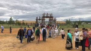 ВЛОГ (ЯКУТИЯ). День 1 - Ысыах. Якутский праздник лета. Попробовали жеребятину.