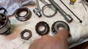 Замена подшипника хвостовика редуктора BMW R1150RS, регулировка зазора шестерён