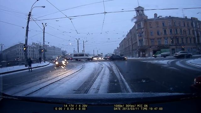 Косорукие! Прочитайте уже п.8.5 ПДД! смотреть онлайн