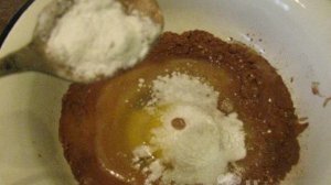 Овсяный пирог на молоке с какао и корицей