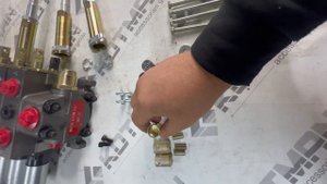 Перенос гидрораспределителя МТЗ.