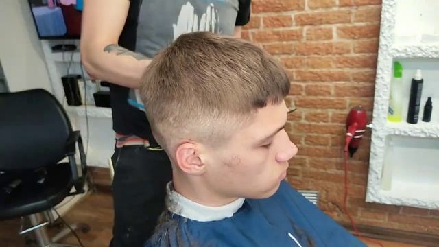 CAESAR HAIRCUT TUTORIAL // CEASER FADE | TEXTURED // Стрижка мужская цезарь // Как подстричь Цезарь смотреть онлайн