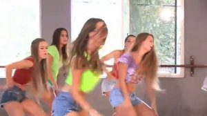 Danza Kuduro with girls