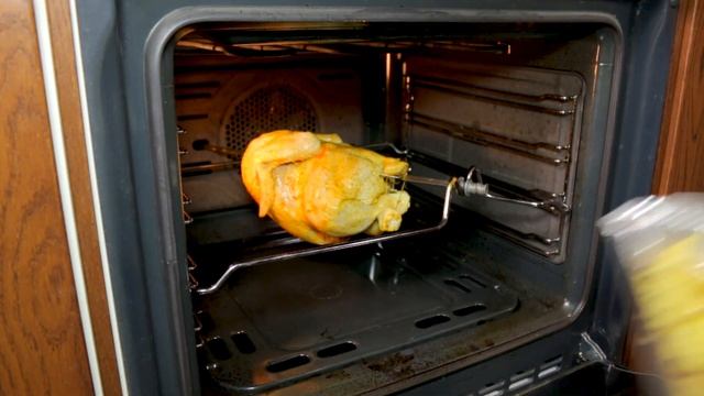 Курица гриль на вертеле с запеченым картофелем в духовке