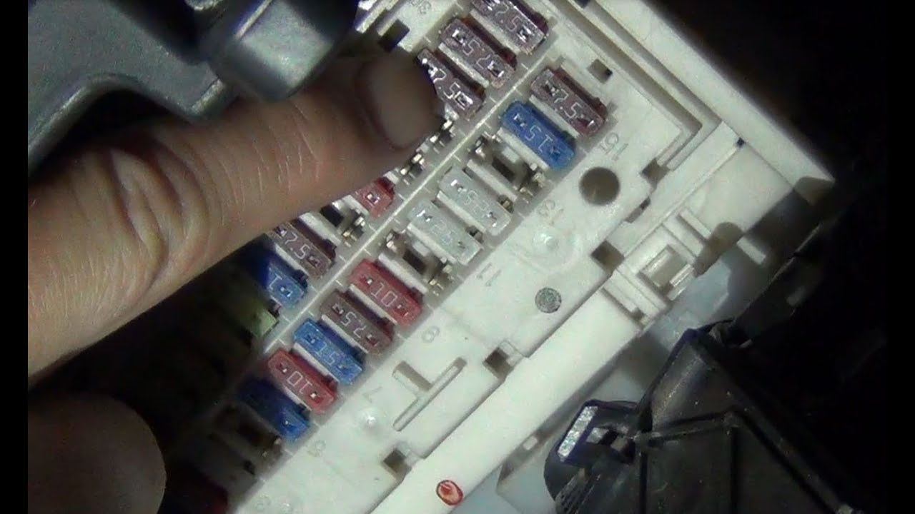 Предохранители тойота королла 150. Предохранитель омывателя королла 150. Предохранитель сигнала тойота королла 150. Предохранители тойота королла 150 2008 года. Предохранитель на печку королла 150.