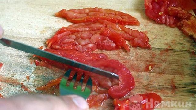 Спагетти с сыром, помидорами и чесноком