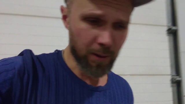 заканчиваем ремонт въезда, теперь не должно заливать под воротами... интересно сколько это прослужи