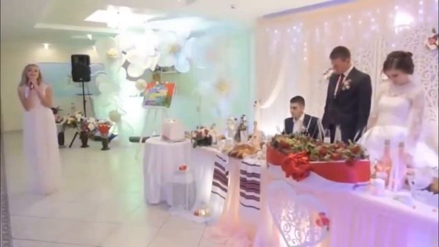 Трогательно до слез! Сестра спела брату на его свадьбе! Песня сестры брату) смотреть онлайн