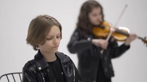 "Город, которого нет" Исполняют: Нелли Халимдарова, Гротте Марк. Музыка: И. Корнелюк.