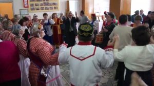 На гармоне зажигает Вениамин Игнатьев. («Шуçăм», д. Тоскаево)