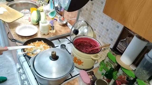 Оладьи из конской печени.Собрала вишню на варенье. смотреть онлайн