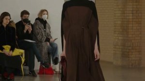 Proenza Schouler мода в Нью-Йорке осень 2022 зима 2023 - Одежда, сумки и аксессуары.