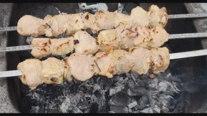 Шашлык из свинины с помидором и луком