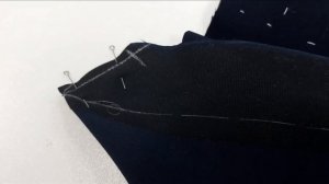 Как сделать шлицу на рукаве (с имитацией застежки) #шлица #рукав