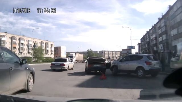 Каменск - ДТП Пушкина-Мичурина.mov смотреть онлайн