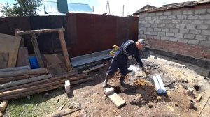 Бурим отверстия под сваи(столбы) ШУРУПОВЁРТОМ.Что творит Dewalt 996.
