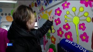 Юные пациенты РДКБ разрисовали машину "скорой" и написали на ней пожелания для участников СВО