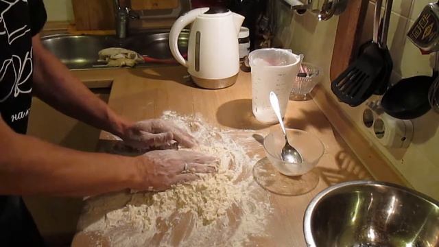 Настоящее итальянское тесто для пиццы. Видеорецепт