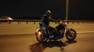 Harley Davidson Dyna Low rider.Ночные трюки.