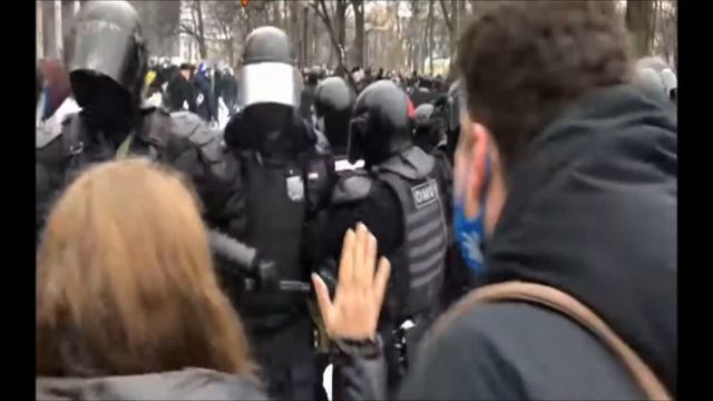 Санкт-Петербург 23 января задержания, потасовки, ОМОН отступил, люди стояли до конца смотреть онлайн