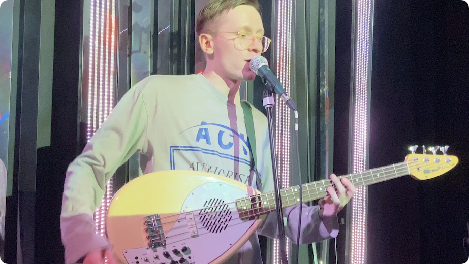 Спортивные очки песня буерак. Буерак Live 2016. Максим концерт в Казани 12 июня. Группа 2019 года концерт. Концерт на улице.