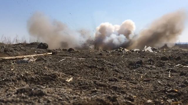 Подборка взрывов самодельных петард ! смотреть онлайн