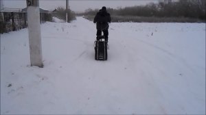 Снегоход мотобуксировщик лыжника