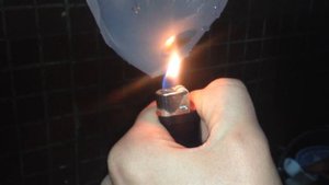 Что будет если поджечь пакет с водой? Как вскипятить воду в пакете?