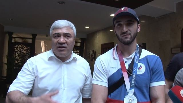 Глава Буйнакска встретил серебряного призера олимпийских игр смотреть онлайн