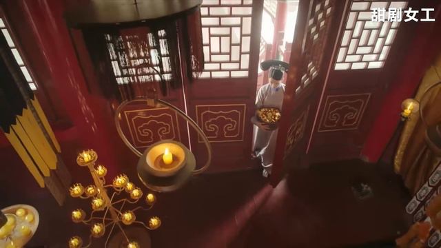 衛嬿婉無視十阿哥喪期學崑曲，如懿震怒，立馬派容佩出手：去靈位前跪着！