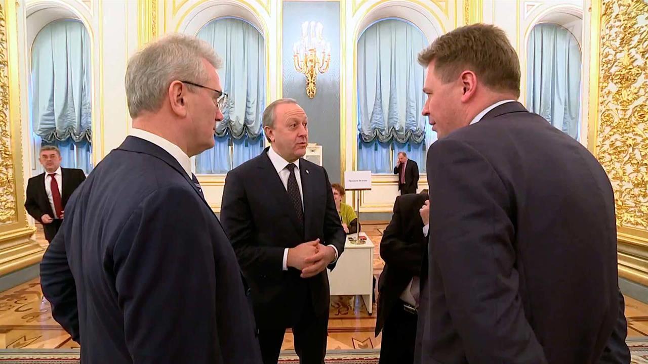 Первые отклики на выступление Владимира Путина нач...нчания оглашения послания Федеральному собранию