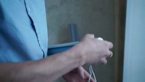 Как установить рулонные шторы день ночь? Полное видео монтажа!