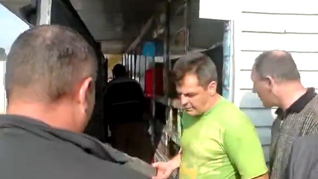 Неизвестные оккупировали днепропетровские киоски смотреть онлайн