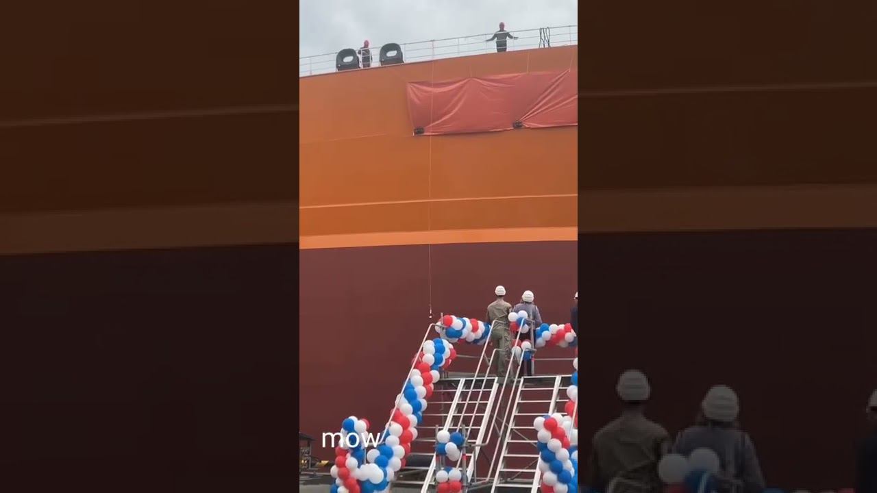 «Это мощные танкеры нового поколения, предназначенные для перевозки нефти...Денис Мантуров