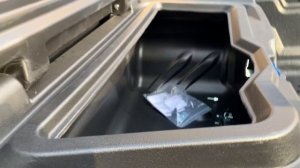 Большой ящик в кузов пикапа Aeroklas Gravity на примере Тойота Хайлюкс 8 поколения