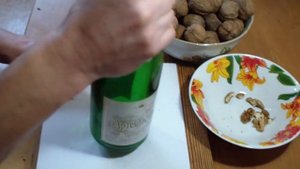КАК ПРАВИЛЬНО КОЛОТЬ ГРЕЦКИЙ ОРЕХ в домашних условиях СЕКРЕТНЫЙ СПОСОБ!