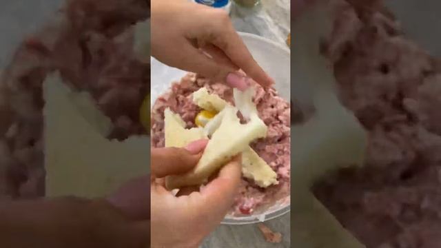 Котлеты из индейки в духовке с пюрешкой и квашенной капустой