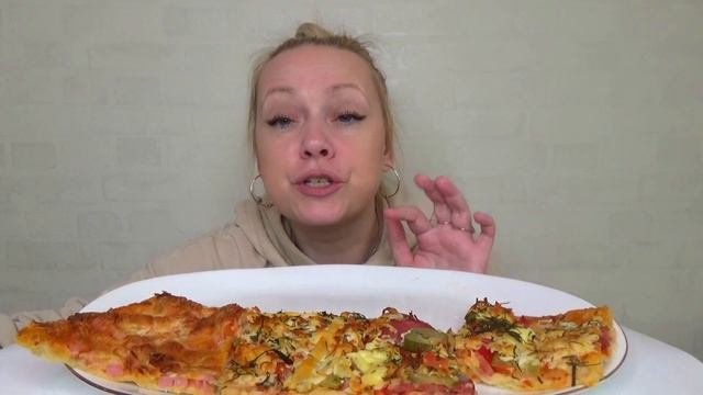 МУКБАНГ ПИЦЦА ДОМАШНЯЯ С БОЧКОВЫМИ ОГУРЦАМИ/Mukbfng еда на камеру/Русский мукбанг/Домашняя еда/