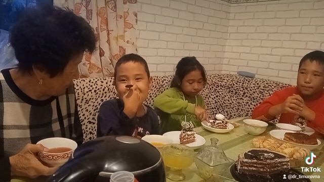 Умар иностранец. день рождения Усмана. 5 лет смотреть онлайн