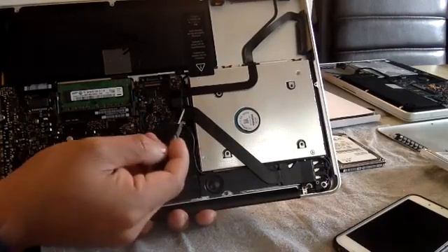 ¿cómo instalar dos discos duros SSD? En una Macbook pro. 13 pulgadas смотреть онлайн