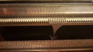 Бактус на вязальной машине. Различные способы прибавок и убавок. Мой опыт