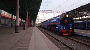Паровозы "П36-0027" и "П36-0120" прибывают на "Белорусский вокзал"
